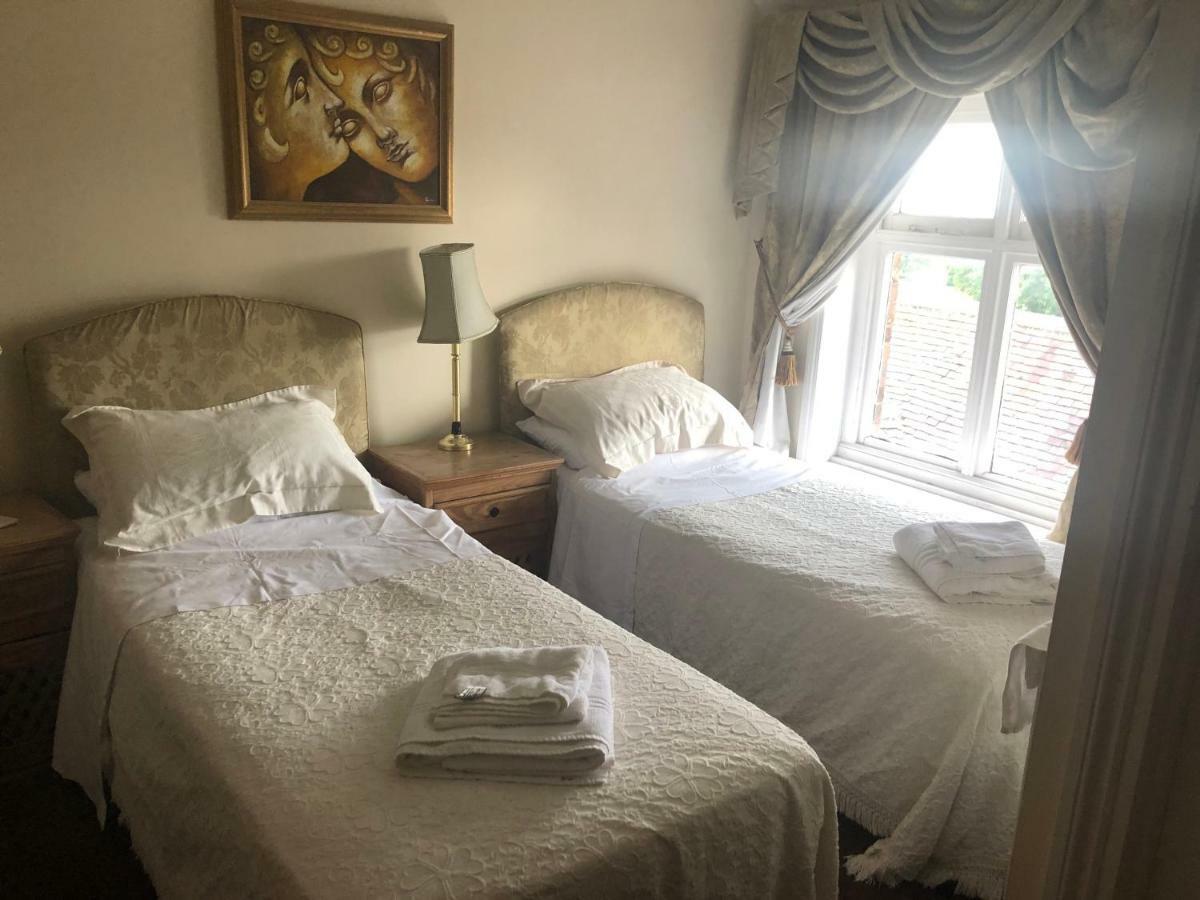 Hotel The Lion Broseley Esterno foto